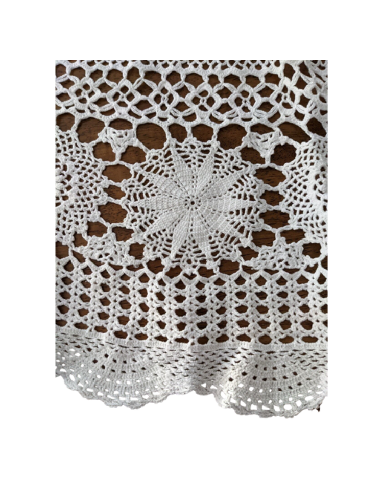 White Vintage Hand Crochet Cotton Lace Table Cloth